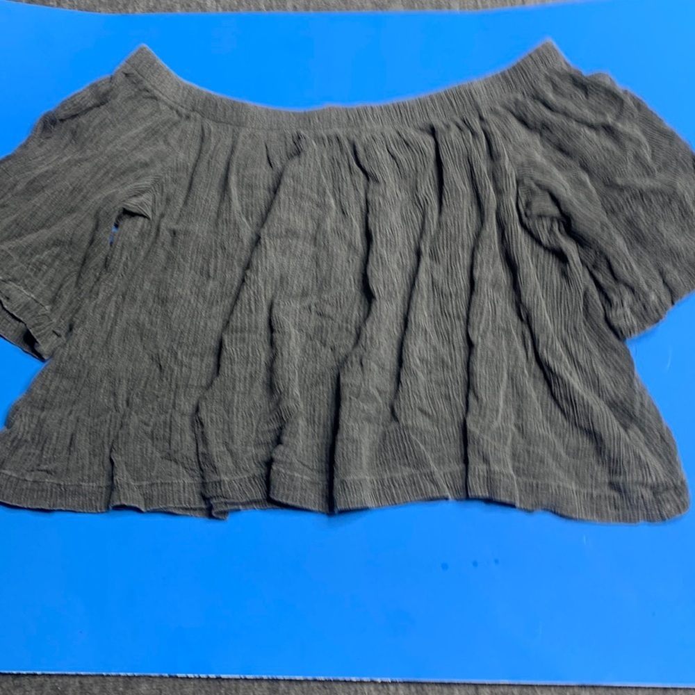 ❤️❤️Urban Renewal off the shoulder cropped top size large